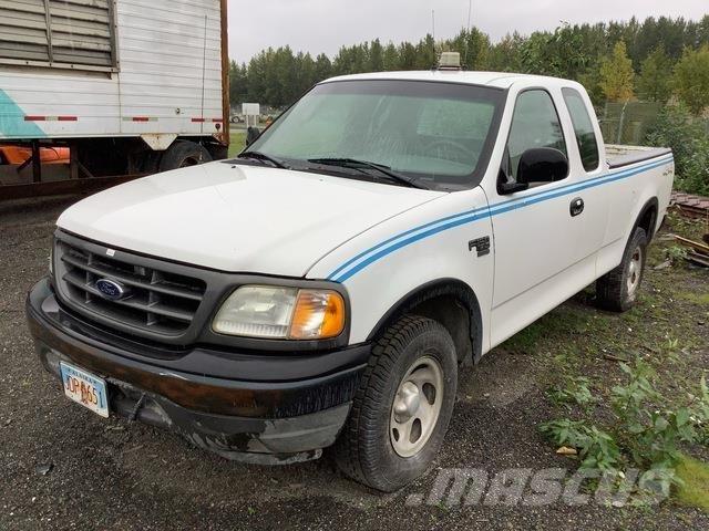 Ford F-150 Vieglais kravas automobilis/izkraušana no sāniem