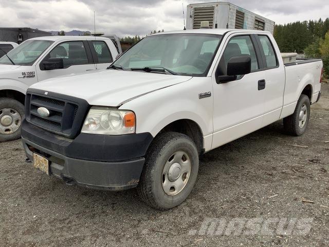 Ford F-150 Vieglais kravas automobilis/izkraušana no sāniem