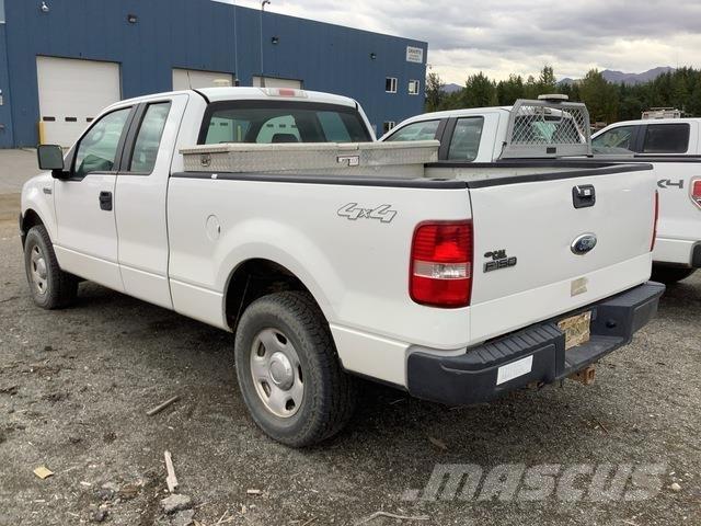 Ford F-150 Vieglais kravas automobilis/izkraušana no sāniem