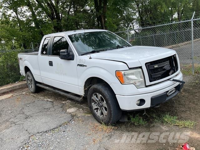 Ford F-150 Vieglais kravas automobilis/izkraušana no sāniem