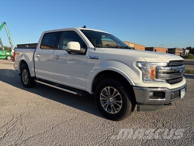 Ford F-150 Vieglais kravas automobilis/izkraušana no sāniem