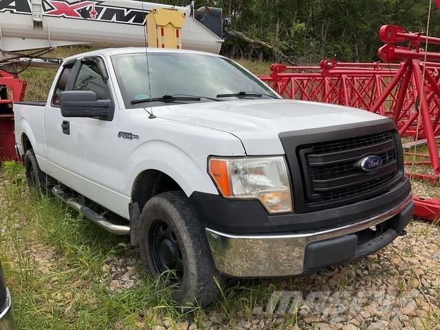 Ford F-150 Vieglais kravas automobilis/izkraušana no sāniem