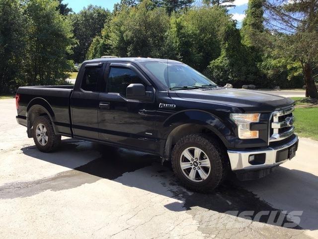 Ford F-150 Vieglais kravas automobilis/izkraušana no sāniem