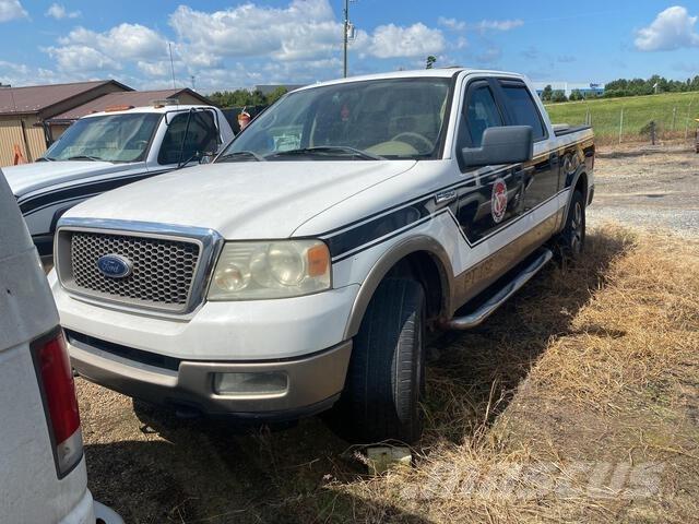 Ford F-150 Vieglais kravas automobilis/izkraušana no sāniem