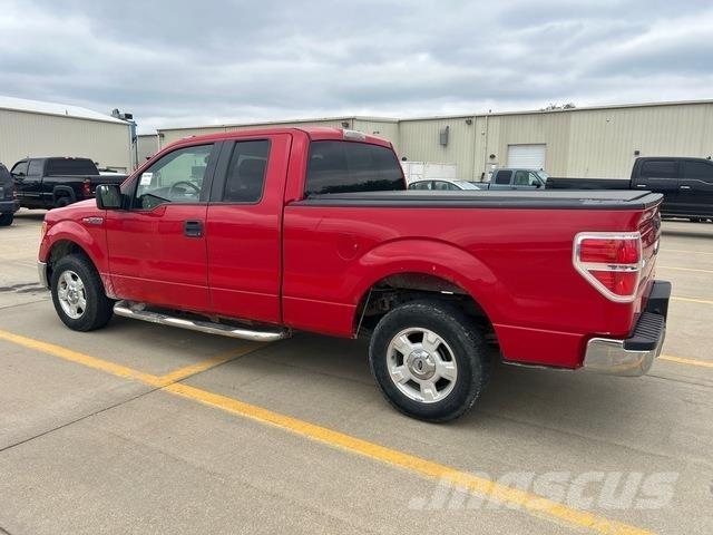 Ford F-150 Vieglais kravas automobilis/izkraušana no sāniem