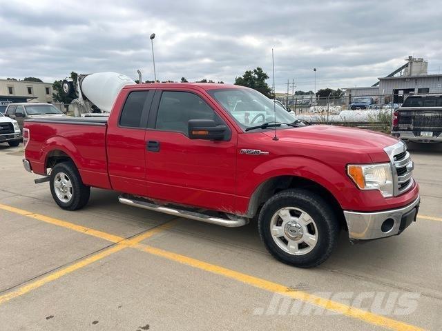 Ford F-150 Vieglais kravas automobilis/izkraušana no sāniem