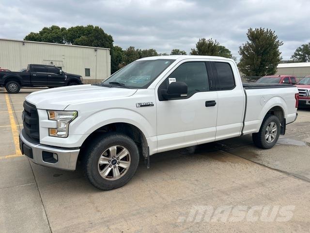 Ford F-150 Vieglais kravas automobilis/izkraušana no sāniem