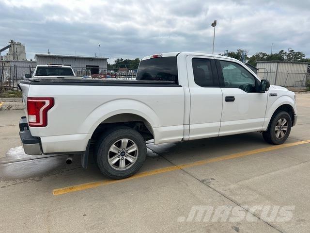 Ford F-150 Vieglais kravas automobilis/izkraušana no sāniem