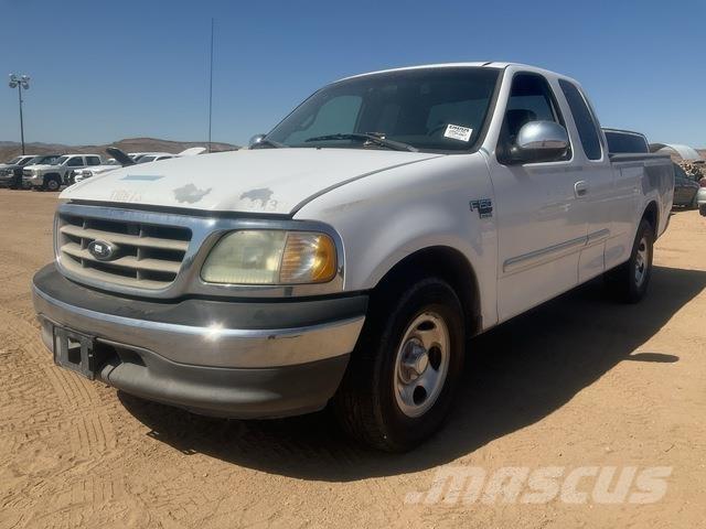 Ford F-150 Vieglais kravas automobilis/izkraušana no sāniem