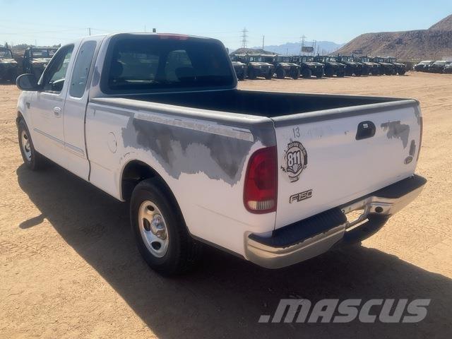 Ford F-150 Vieglais kravas automobilis/izkraušana no sāniem