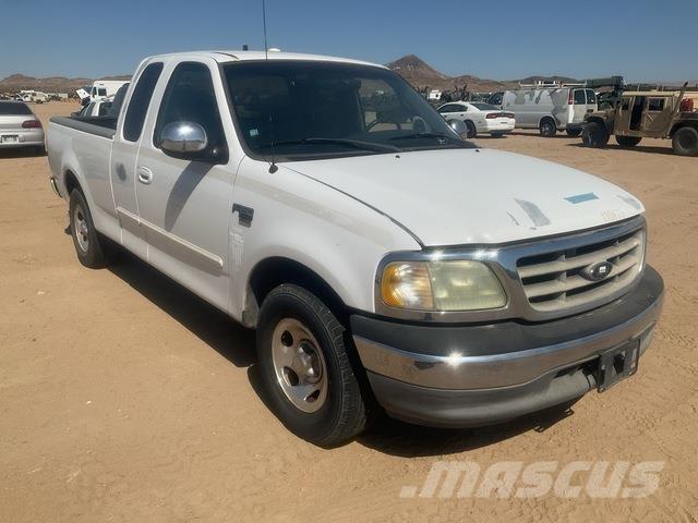 Ford F-150 Vieglais kravas automobilis/izkraušana no sāniem