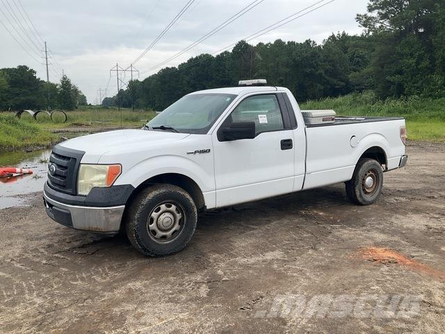 Ford F-150 Vieglais kravas automobilis/izkraušana no sāniem