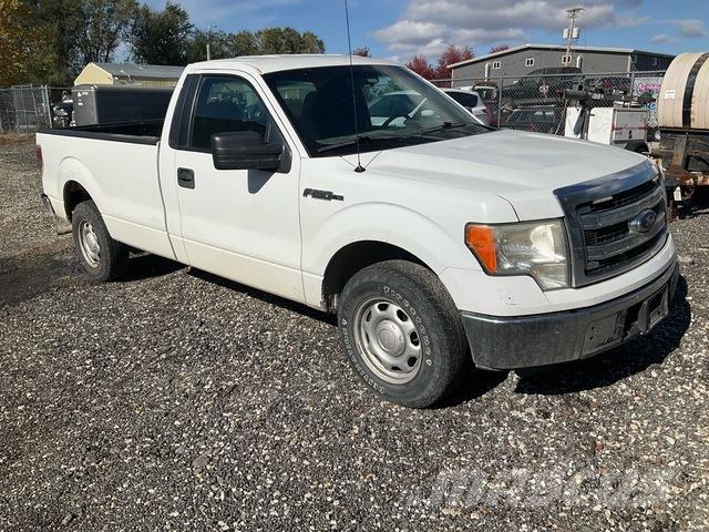 Ford F-150 Vieglais kravas automobilis/izkraušana no sāniem