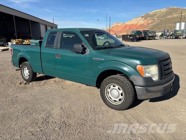 Ford F-150 Vieglais kravas automobilis/izkraušana no sāniem