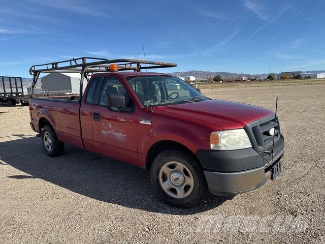 Ford F-150 Vieglais kravas automobilis/izkraušana no sāniem