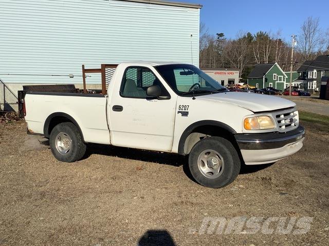 Ford F-150 Vieglais kravas automobilis/izkraušana no sāniem