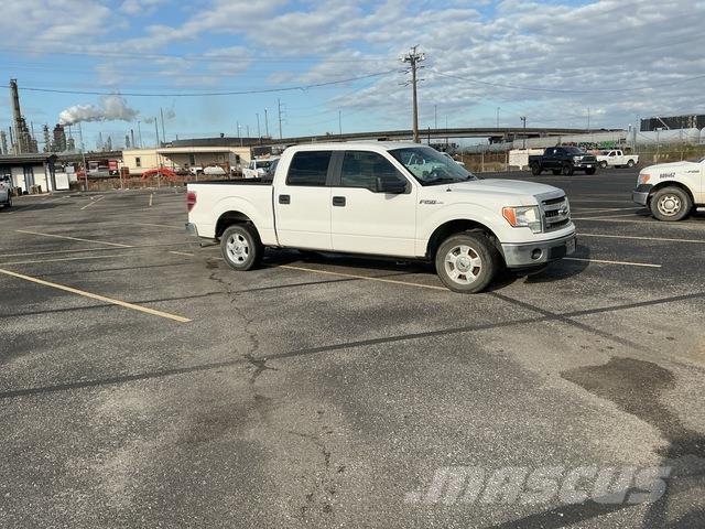 Ford F-150 Vieglais kravas automobilis/izkraušana no sāniem