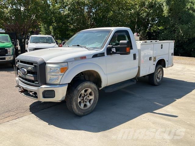 Ford F-250 Vieglais kravas automobilis/izkraušana no sāniem