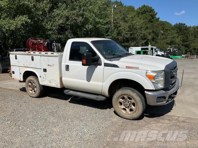Ford F-250 Vieglais kravas automobilis/izkraušana no sāniem