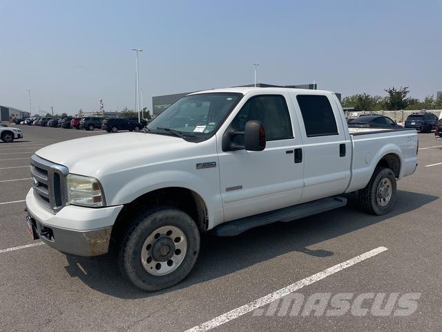 Ford F-250 Vieglais kravas automobilis/izkraušana no sāniem