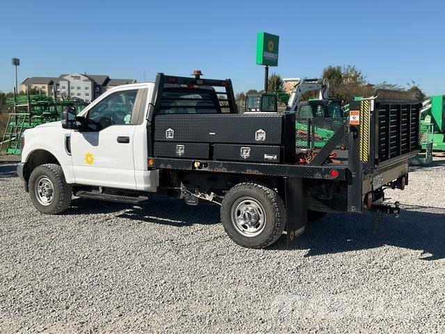 Ford F-250 Platformas/izkraušana no sāniem
