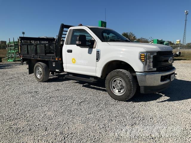 Ford F-250 Platformas/izkraušana no sāniem