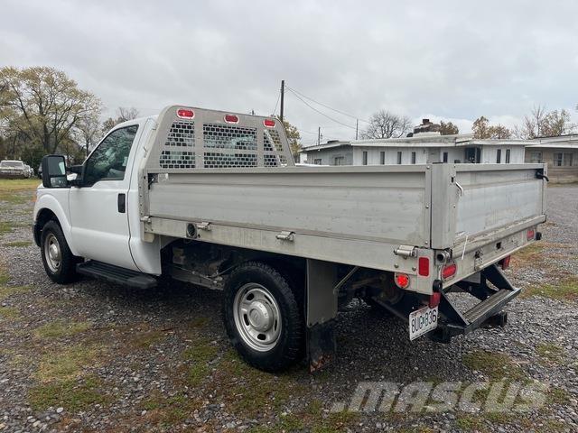 Ford F-250 Platformas/izkraušana no sāniem