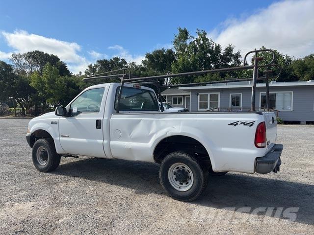 Ford F-250 Vieglais kravas automobilis/izkraušana no sāniem