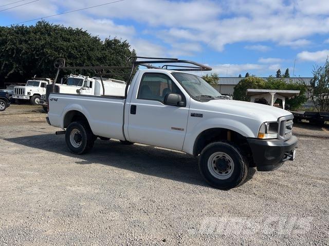 Ford F-250 Vieglais kravas automobilis/izkraušana no sāniem