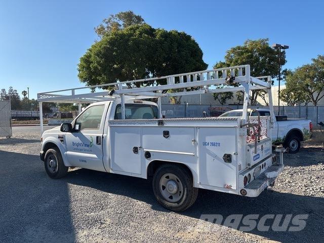 Ford F-250 Vieglais kravas automobilis/izkraušana no sāniem