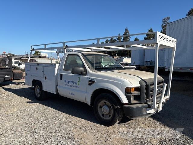 Ford F-250 Vieglais kravas automobilis/izkraušana no sāniem
