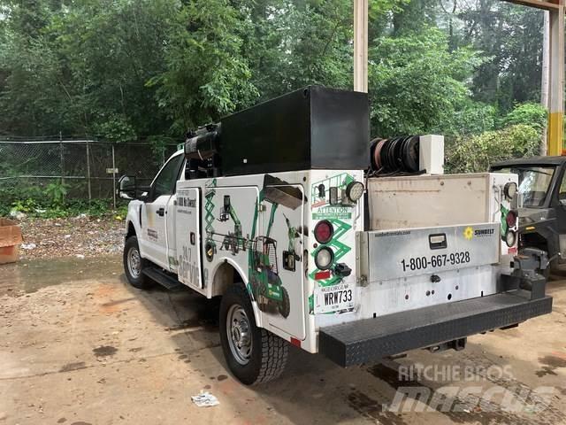 Ford F-250 Vieglais kravas automobilis/izkraušana no sāniem
