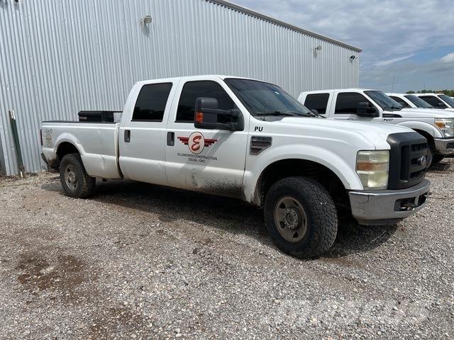Ford F-250 Vieglais kravas automobilis/izkraušana no sāniem