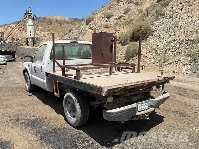 Ford F-250 Platformas/izkraušana no sāniem
