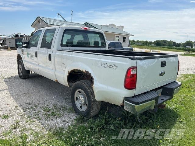 Ford F-250 Vieglais kravas automobilis/izkraušana no sāniem