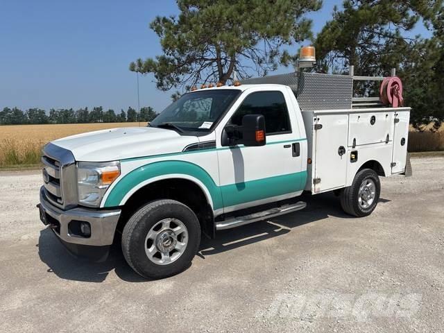 Ford F-250 Vieglais kravas automobilis/izkraušana no sāniem