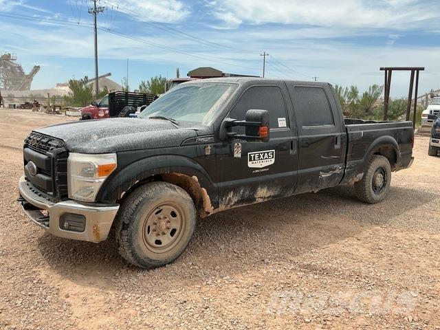 Ford F-250 Vieglais kravas automobilis/izkraušana no sāniem