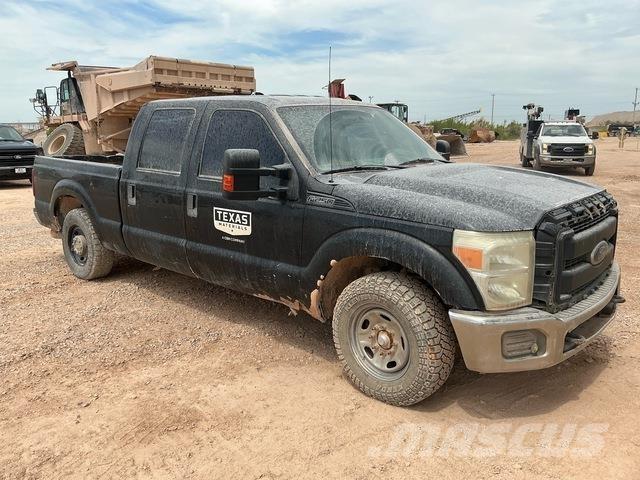 Ford F-250 Vieglais kravas automobilis/izkraušana no sāniem