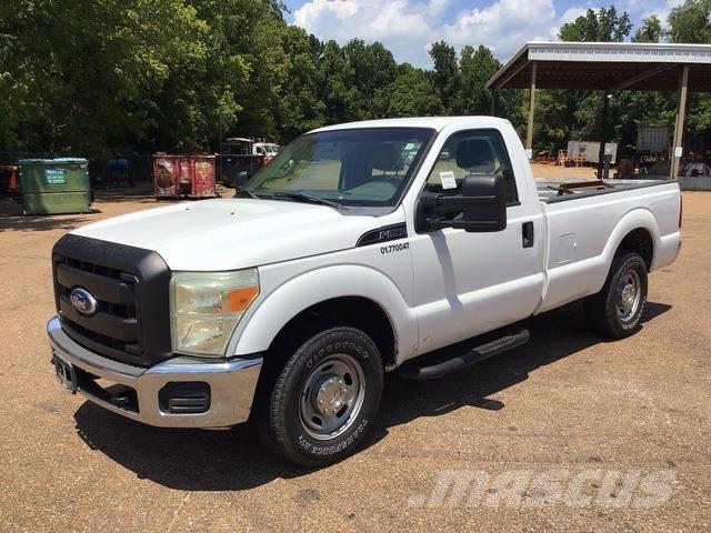 Ford F-250 Vieglais kravas automobilis/izkraušana no sāniem