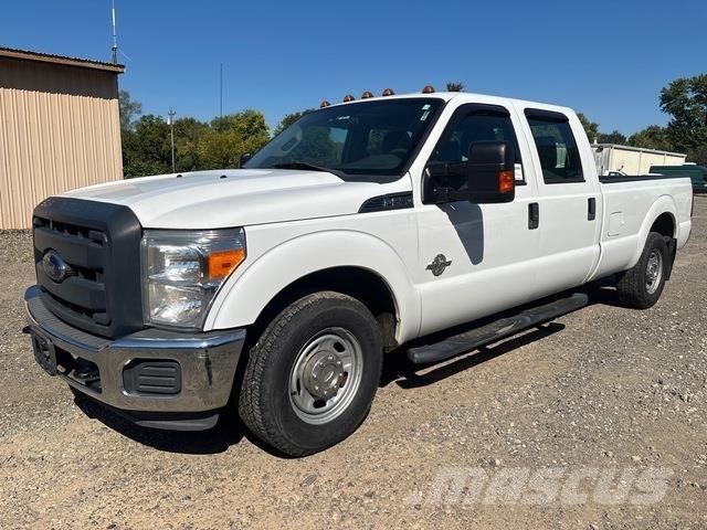 Ford F-250 Vieglais kravas automobilis/izkraušana no sāniem