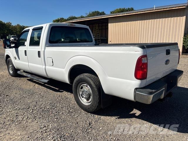 Ford F-250 Vieglais kravas automobilis/izkraušana no sāniem