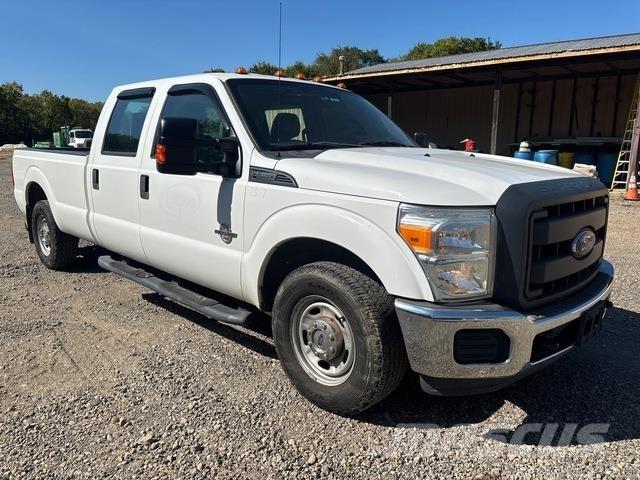 Ford F-250 Vieglais kravas automobilis/izkraušana no sāniem