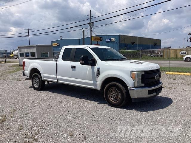 Ford F-250 Vieglais kravas automobilis/izkraušana no sāniem