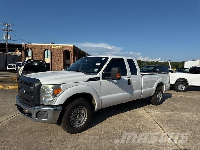 Ford F-250 Vieglais kravas automobilis/izkraušana no sāniem