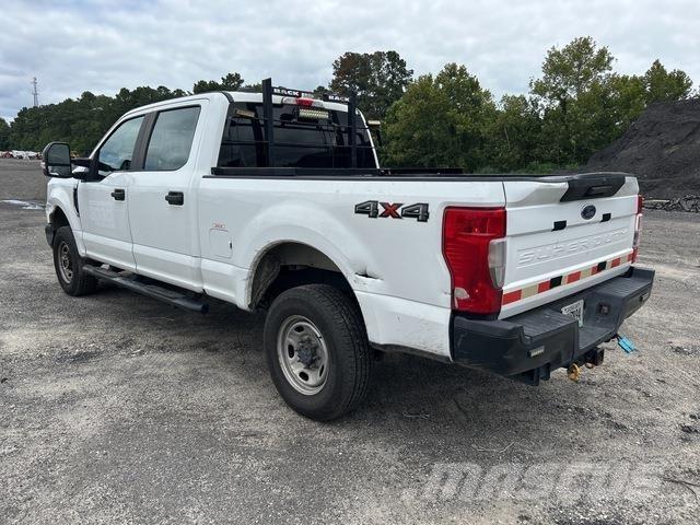 Ford F-250 Vieglais kravas automobilis/izkraušana no sāniem