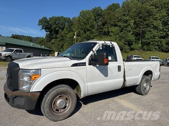 Ford F-250 Vieglais kravas automobilis/izkraušana no sāniem