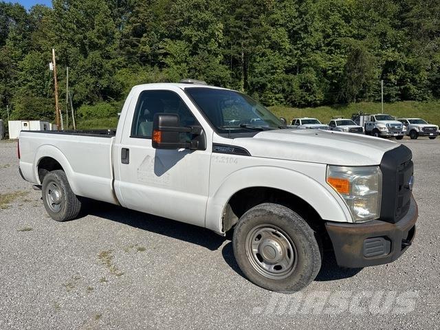 Ford F-250 Vieglais kravas automobilis/izkraušana no sāniem