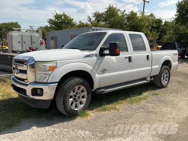Ford F-250 Vieglais kravas automobilis/izkraušana no sāniem