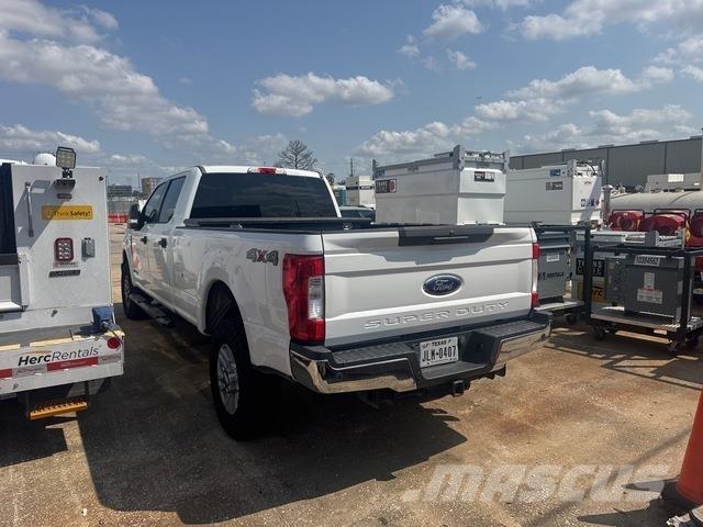 Ford F-250 Vieglais kravas automobilis/izkraušana no sāniem