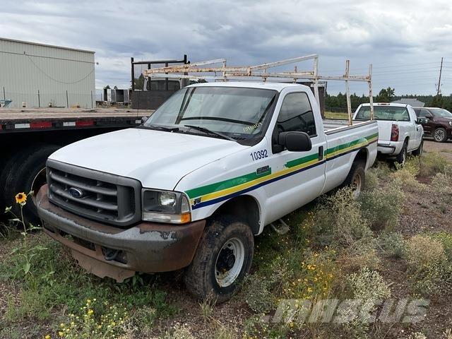 Ford F-250 Vieglais kravas automobilis/izkraušana no sāniem